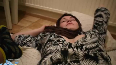 Ngentot pembantu jilbab saat tidur